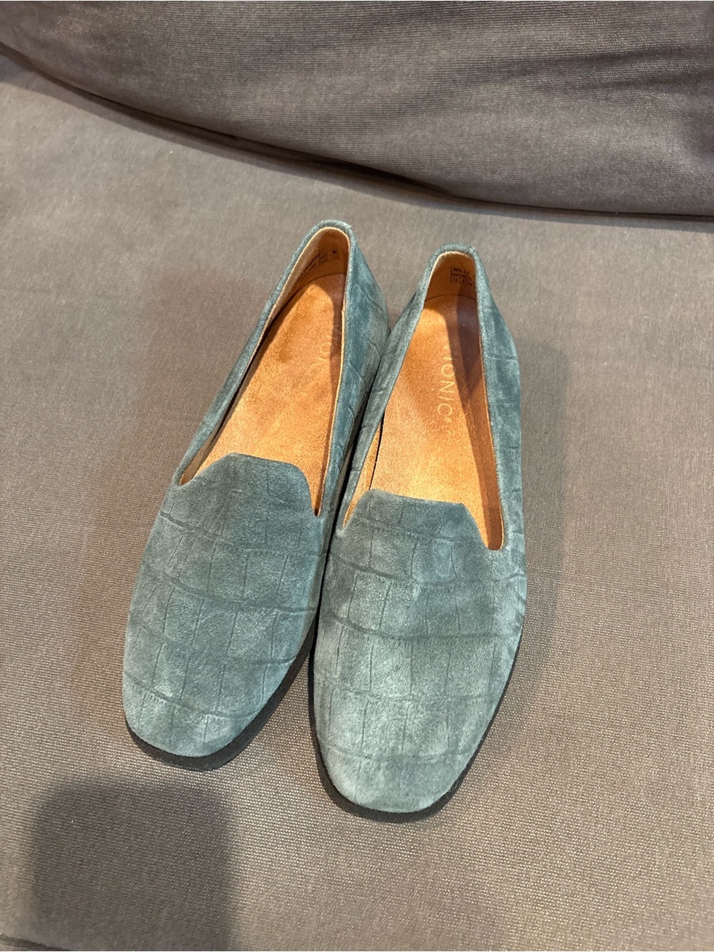Vionic Women’s Willa 2.0 Loafers Size 7.5 Scarab Suede - Picture 2 of 7